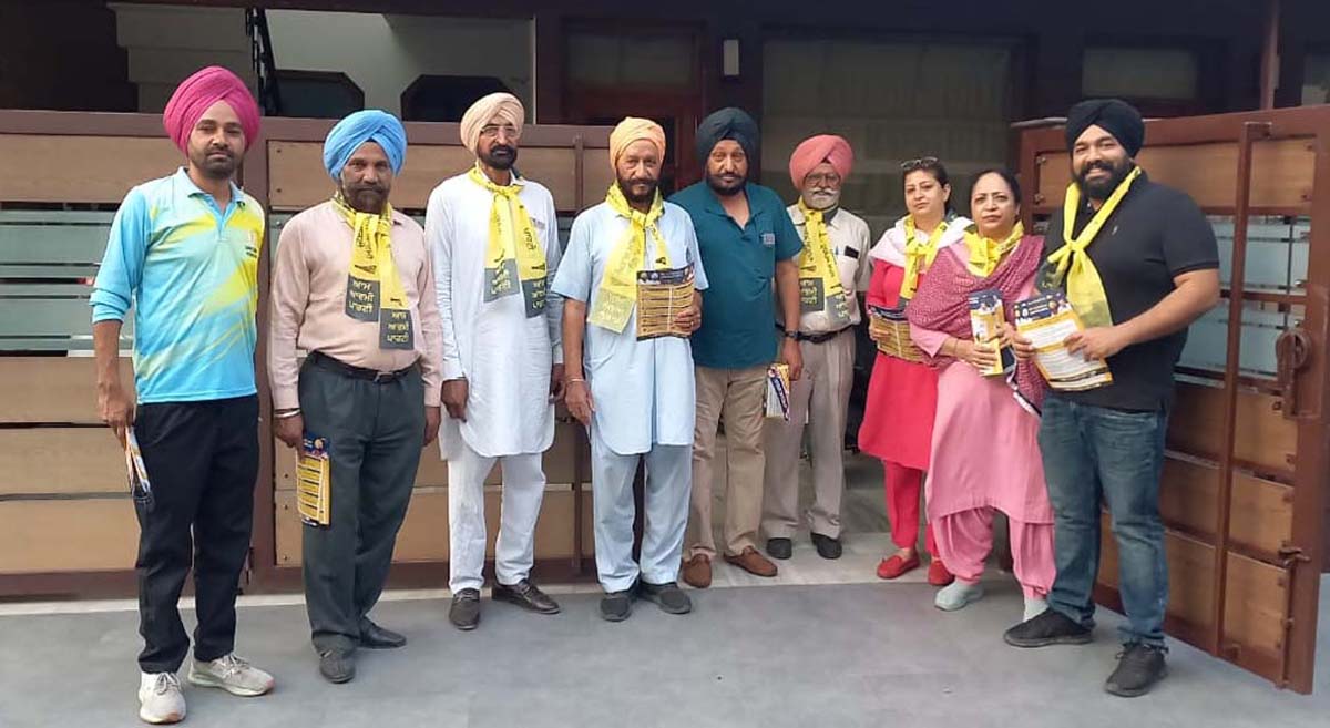 Door to door campaigning in favor of the APP candidate